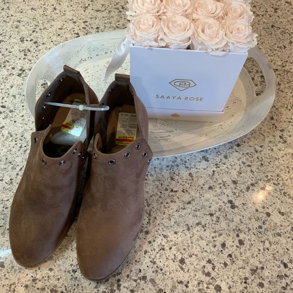 Women Booties - Picture 2 of 3